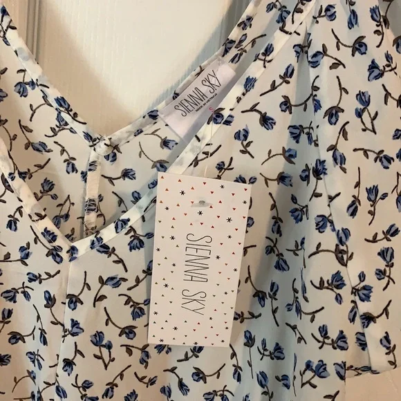 Sienna Sky flowered top - Picture 3 of 4